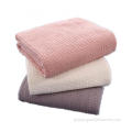 China 100% Cotton Breathable waffle sofa throw knit blanket Manufactory